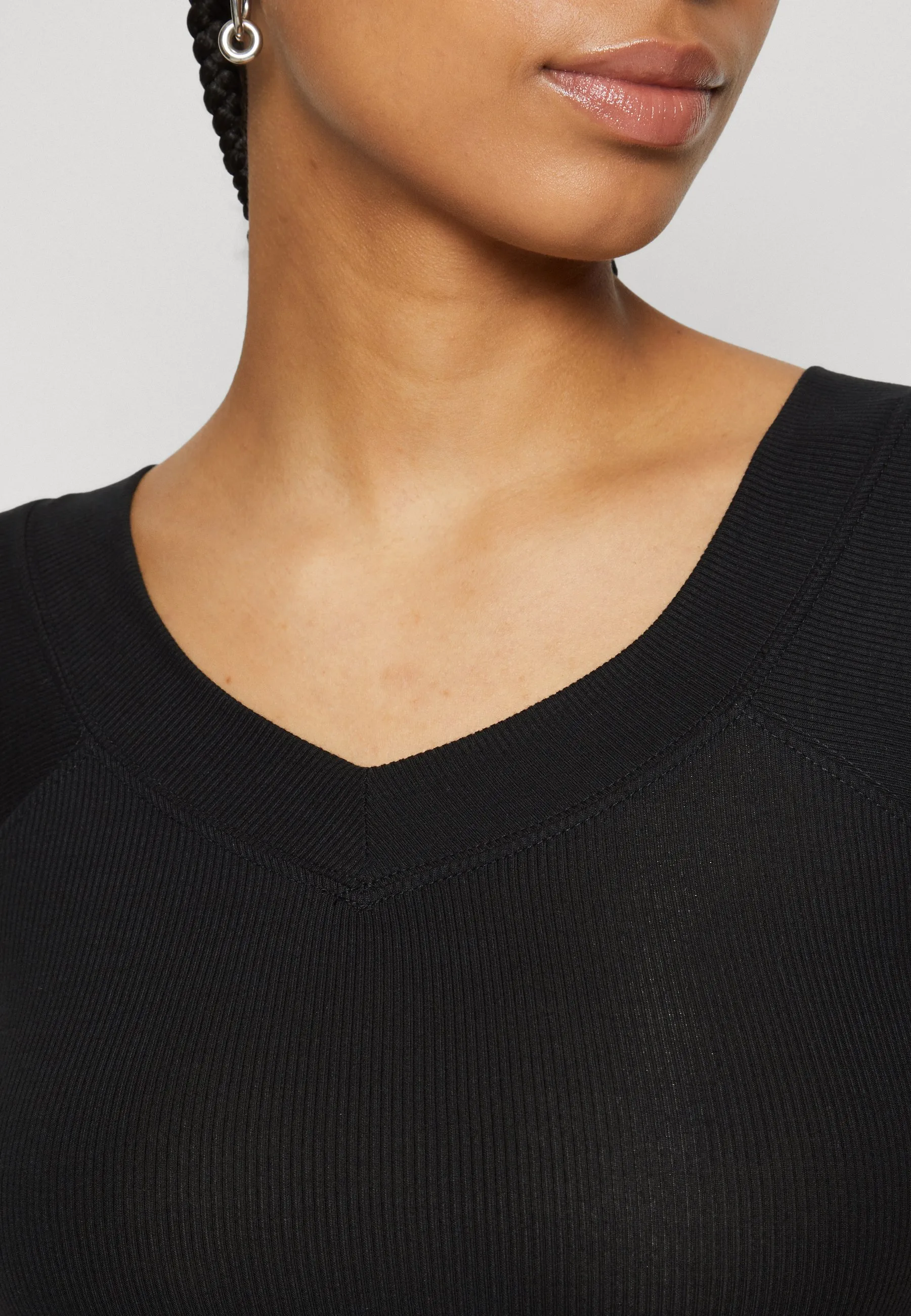 SHANNEN V NECK - T-shirt basic